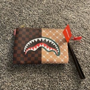 *BRAND NEW* PARIS VS FLORENCE CROSSOVER CLUTCH